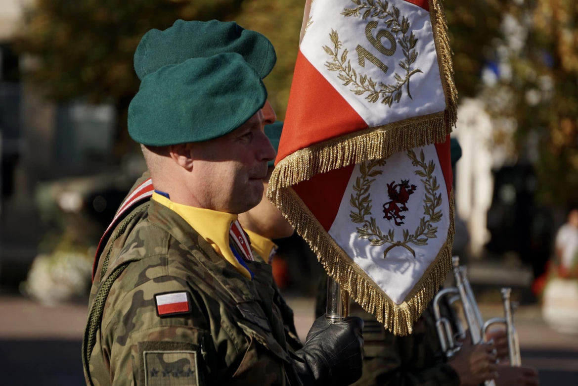 Niezwykła promocja podoficerska w Gołdapi. Uroczystość zakończyła się… oświadczynami [ZDJĘCIA]