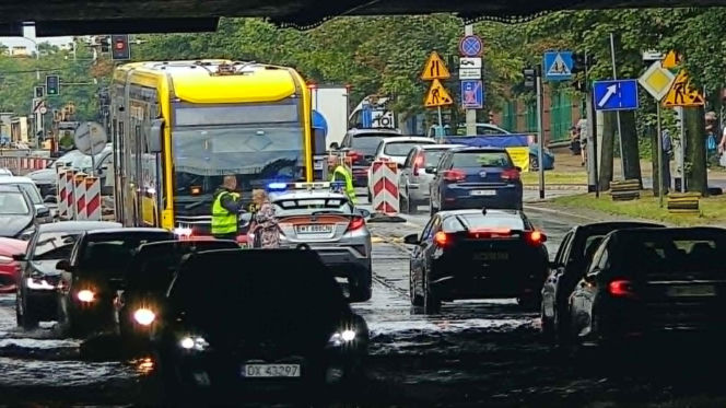 Wrocław tonie po nawałnicy! Ogromne utrudnienia i zalane ulice