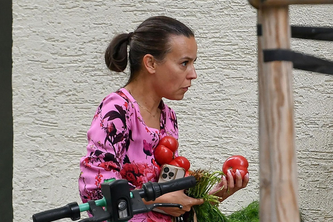 Anna Mucha na bazarku