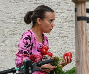 Anna Mucha na bazarku