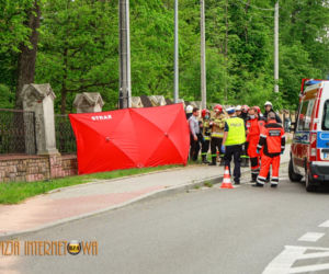 Łękawa: Młody motocyklista uderzył w kościelny płot! Zginął na miejscu! [ZDJĘCIA] 