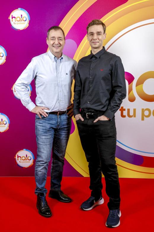 Jacek Rozenek z partnerką i synem na premierze filmu