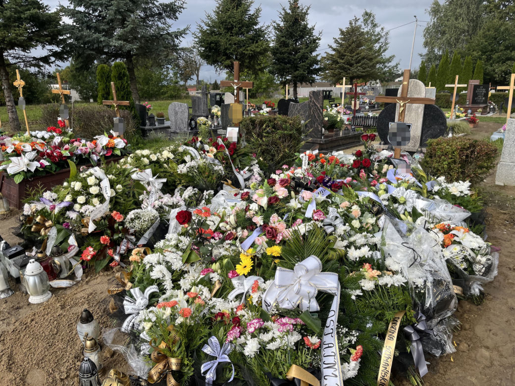 Krzysztof zginął w koszmarnym wypadku koło Łasina. Widok grobu chwyta za serce