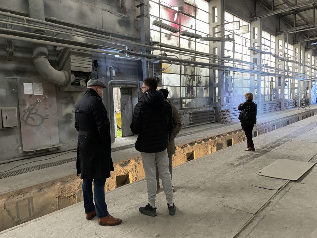 Happening artystyczny w dawnej lakierni Newagu