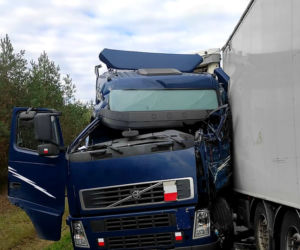 Zderzenie dwóch tirów na drodze krajowej nr 50 w miejscowości Karolina powiat piaseczyński