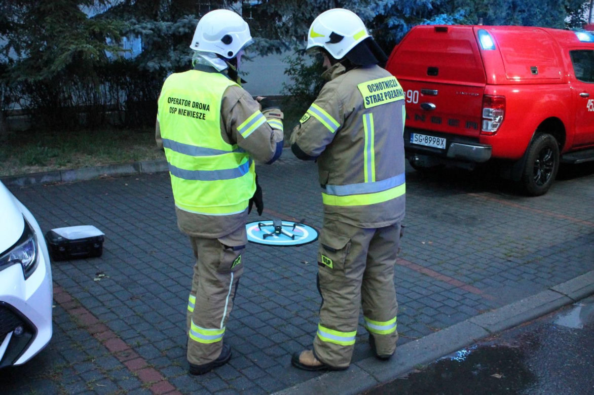 Pożar hali z elektrośmieciami w Gliwicach