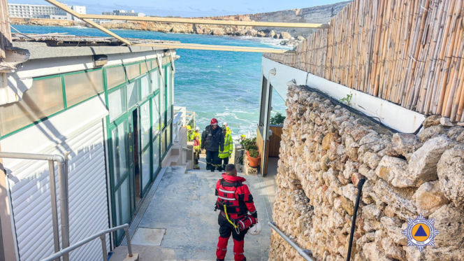 13-letnia Oliwia porwana przez falę. Rodzinny spacer zakończył się tragedią