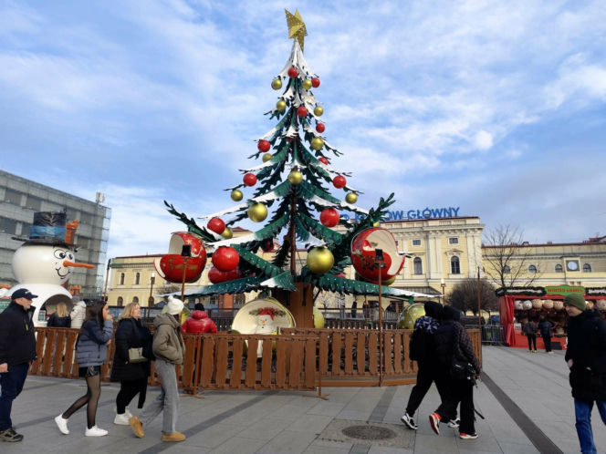 Piękna, ale droga. Niezwykła karuzela na "Galicyjskim Kiermaszu Adwentowym"