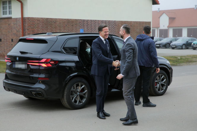 Szef NATO na mazurskim poligonie. Mark Rutte ostrzegł Putina: „Jesteśmy zjednoczeni i gotowi