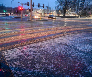 Gołoledź paraliżuje Polskę