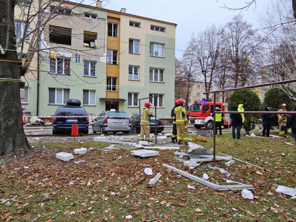 Potężna eksplozja gazu w Rzeszowie! Z mieszkania wyleciały wszystkie okna [ZDJĘCIA]
