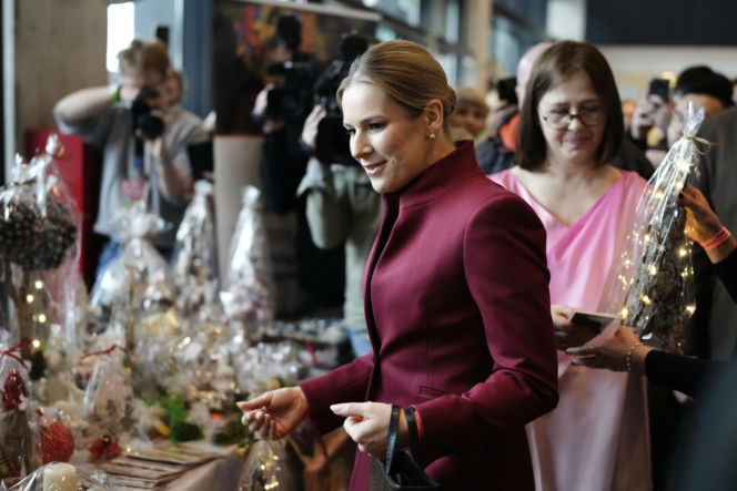 Marta Nawrocka w czerwieni