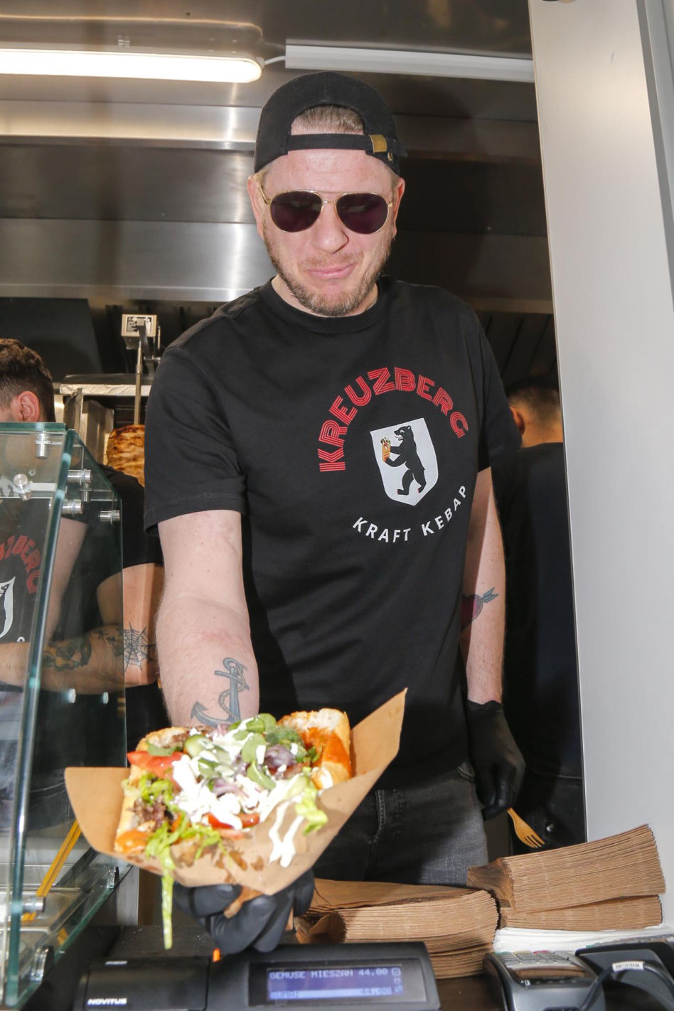 Kebab Filipa Chajzera okradziony. "Złodzieju, oddaj pieniądze" 