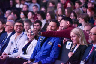 Toruń gościł polskiego astronautę. Emocjonujące spotkanie w Auli UMK z Sławoszem Uznańskim-Wiśniewskim