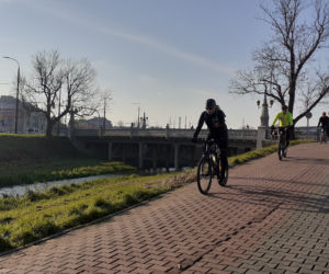 Lubelscy rowerzyści wyruszyli. Pokonają 103 kilometry w 103. rocznicę odzyskania niepodległości [GALERIA]