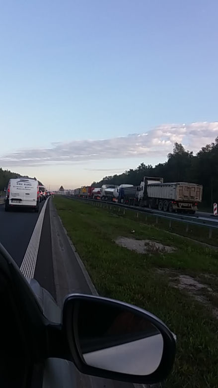 Poranny ARMAGEDON na śląskich drogach! Kierowcy stoją w potężnych korkach [ZDJĘCIA]