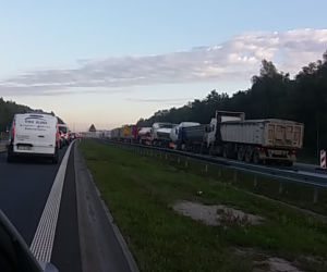 Poranny ARMAGEDON na śląskich drogach! Kierowcy stoją w potężnych korkach [ZDJĘCIA]