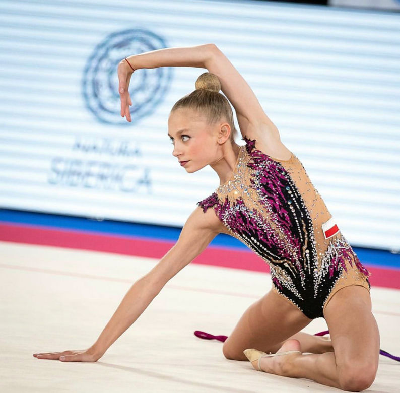Ćwicz w domu z mistrzynią polski juniorów w gimnastyce artystycznej Emilią Komarewicz