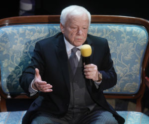 Marian Opania