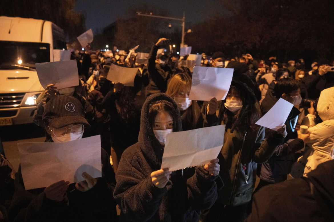 Wielkie demonstracje przeciwko restrykcjom covidowym! "Chcę swobodnie wychodzić, ale nie mogę"