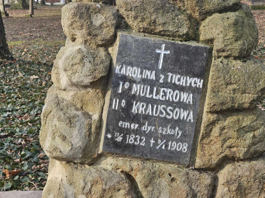  Co pisano na nagrobkach w minionych wiekach?