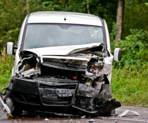 Sokołów Podlaski: Poważnie zderzenie bmw z fiatem. Ciężko ranna jest pasażerka bmw