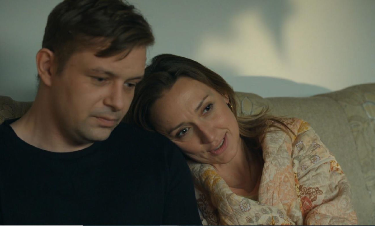 Barwy szczęścia odcinek 3017. Hubert (Marek Molak), Asia (Anna Gzyra)