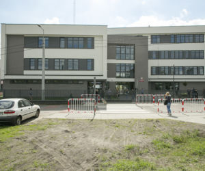 Wawerska szkoła z koronawirusem