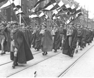 Uroczystości 3 Maja na starych fotografiach. Wielkie defilady i piękne stroje! [ZDJĘCIA]