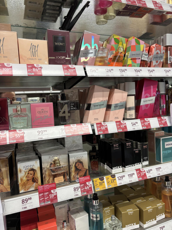 Wyprzedaż perfum w Rossmannie