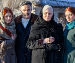 Stulecie Winnych 2 sezon. Stanisław (Jan Wieczorkowski), Bronisława (Kinga Preis), Ania (Weronika Humaj), Mania (Karolina Bacia)