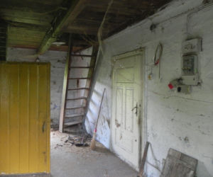 Remont drewnianej chaty w Bełdnie