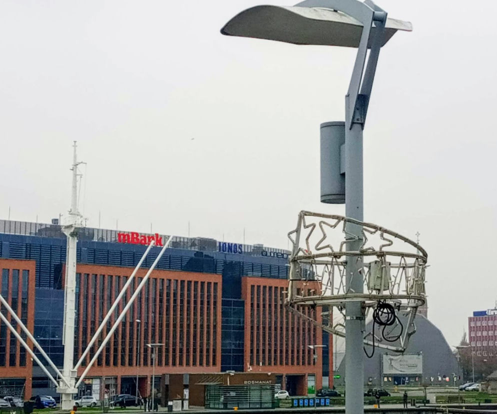 Szczecin stroi się na święta. Zawisły już pierwsze dekoracje