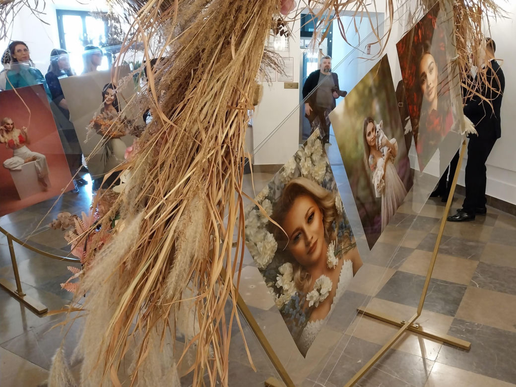 Wernisaż wystawy fotografii Anety Rozkal „Kobieca perspektywa: Wystawa Fotografii Kobiet”