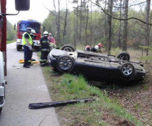Tragiczny wypadek: Kierowca bmw dachował. 26-latek zginął na miejscu