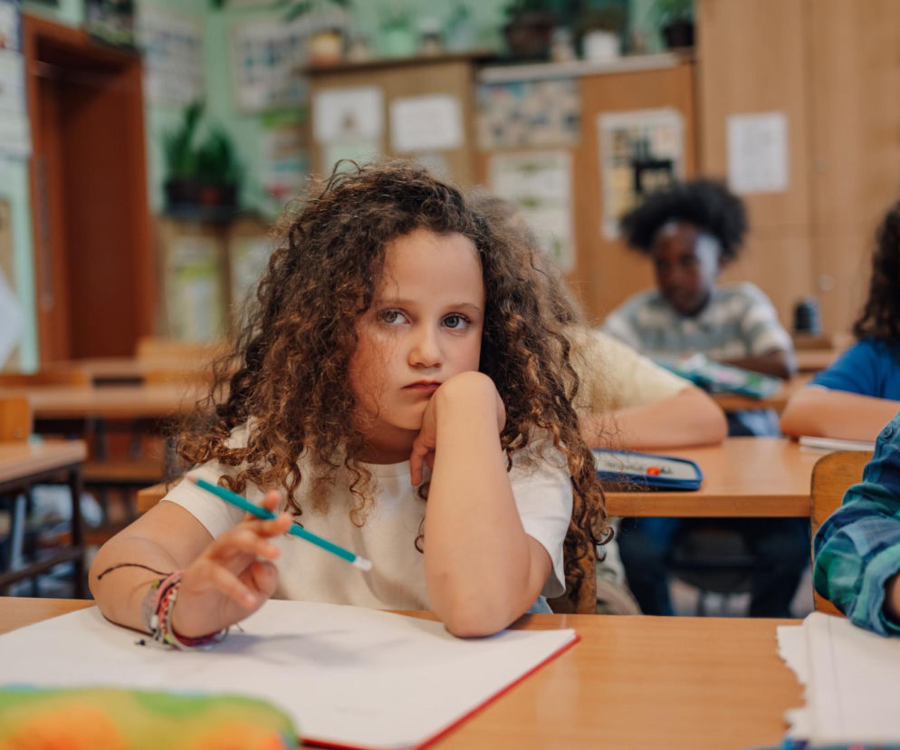 Dziecko skarży się na nauczyciela? Sprawdź, kiedy reagować natychmiast