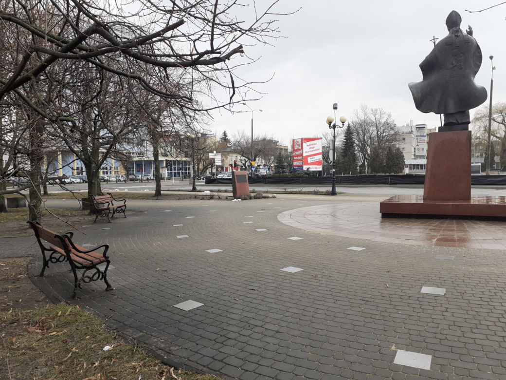 Jak wyglądał Skwer im. Jana Pawła II w Siedlcach i jego okolica w marcu 2021 roku