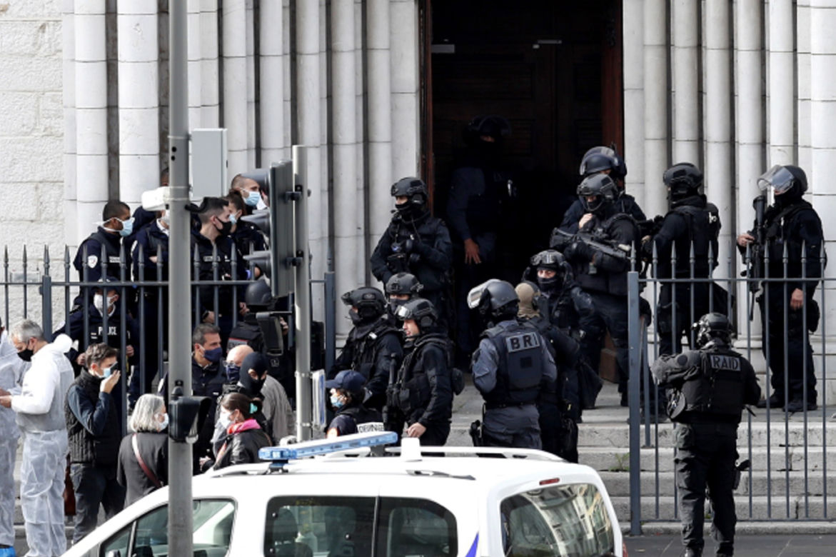 Obcinał głowy nad wodą święconą z Koranem w ręku. Powiedzcie moim dzieciom, że je kocham - ostatnie słowa ofiary terrorysty