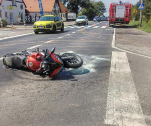 Groźny wypadek w podbydgoskim Kruszynie. Motocykl zderzył się z ciężarówką! [ZDJĘCIA]