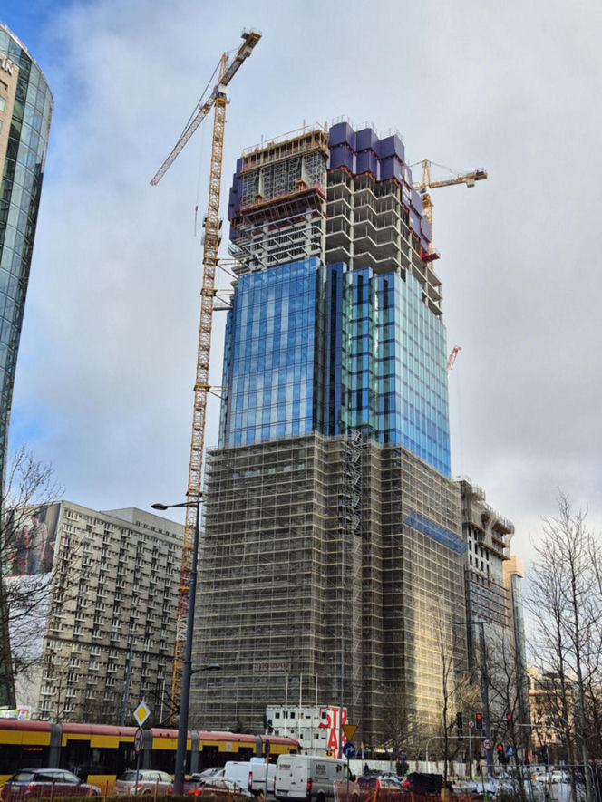 Wiecha zawisła na Upper One w sercu stolicy