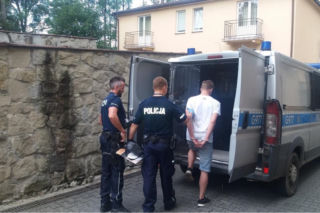 Zakopane: Pobili staruszkę, bo nie chciała im oddać paczki. W środku był ponad kilogram dopalaczy