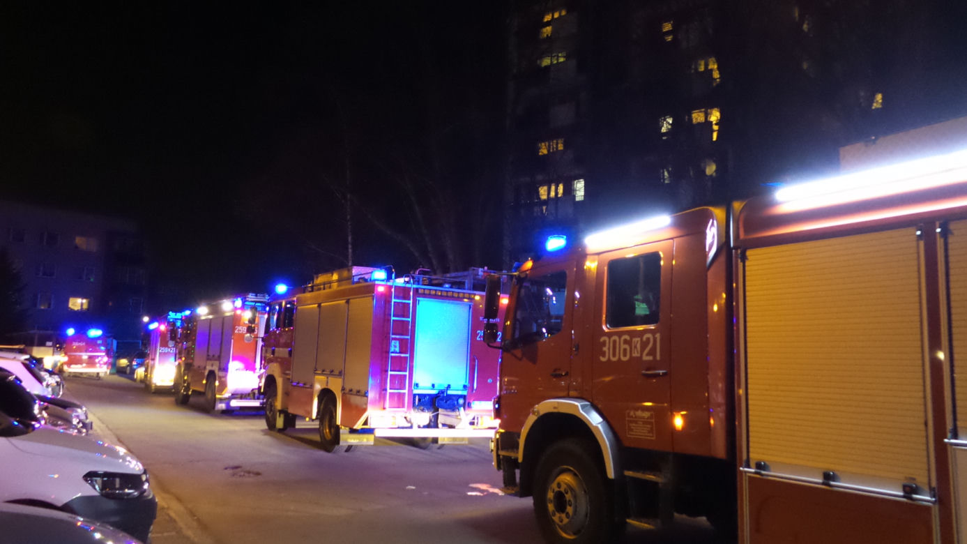 Kilka zastępów straży pożarnej, policja, pogotowie i ratownictwo chemiczne. Akcja strażaków w Bieńczycach