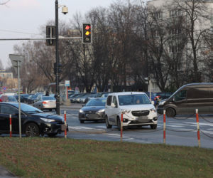 Skrzyżowanie grozy na Bielanach. Codziennie dochodzi tu do niebezpiecznych sytuacji