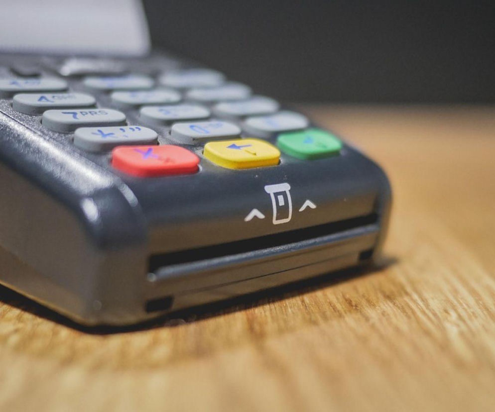 Pomógł dziewczynce przy kasie, a potem napisał: „Niech dobro idzie dalej”. Niezwykła historia z Pomorza