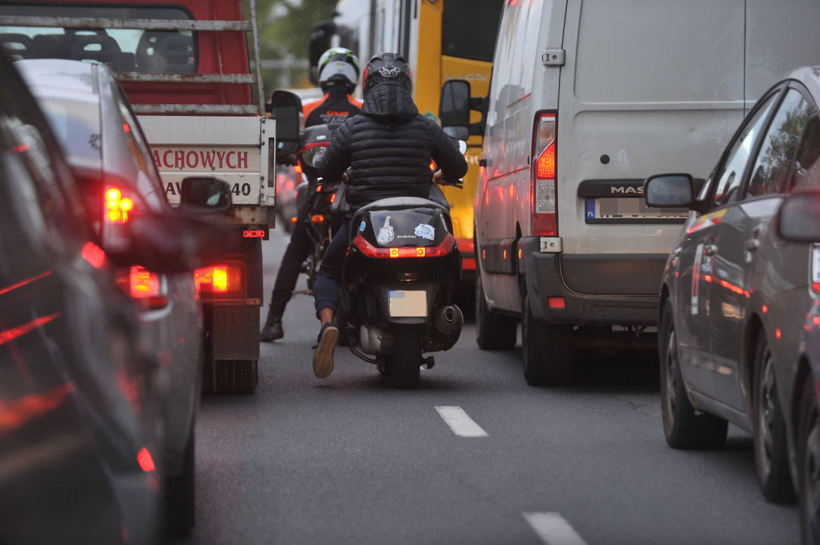 8 kilometrów w 48 minut. Tyle zajęło nam wyjechanie z Mokotowa