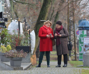 Katarzyna Bosacka w parku