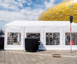 Testy na koronawirusa pod stadionem [ZDJĘCIA]