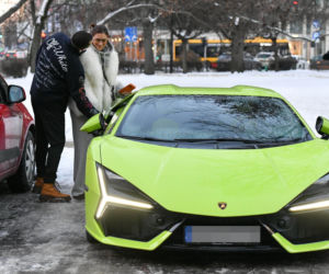 Klaudia Halejcio, mąż jej otworzył auto za całusa