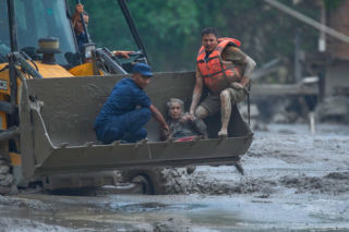 Horror w Nepalu. Odnaleziono zwłoki 270 osób. 1300 zaginionych!