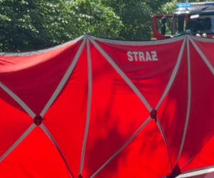 Dwie osoby zginęły w wypadku pod Tarnowskimi Górami. Droga pozostaje zamknięta
